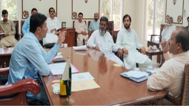 Commissioner Loralai Wali Muhammad Barech ki taleemi jaiza ijlas mein hidayat: ghair hazir asatiza ki tankhwahon mein katauti