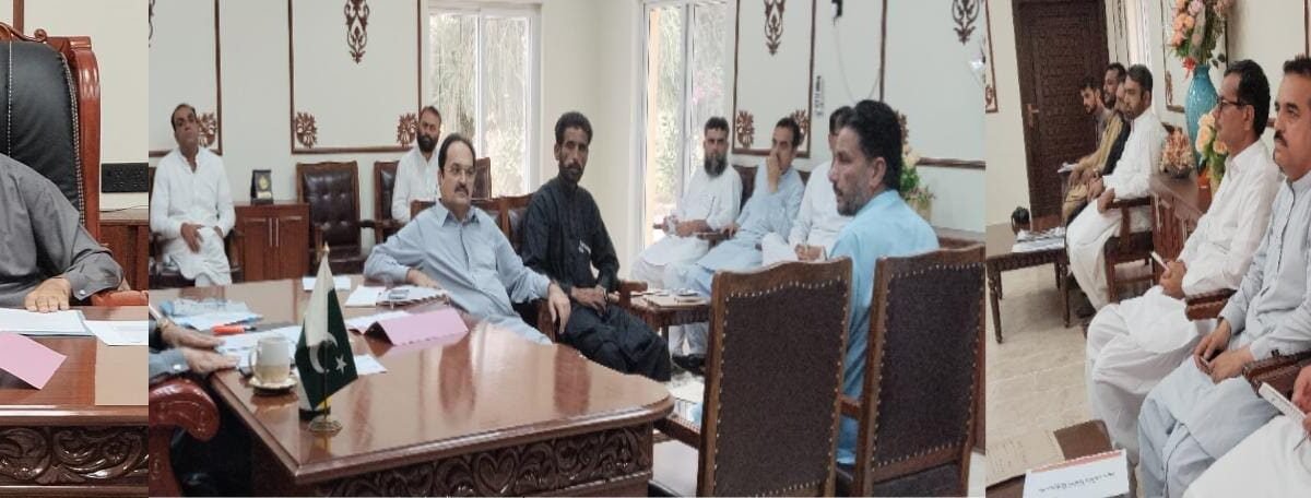 Loralai: Commissioner Wali Muhammad Barech ki zer-e-sadarat divisional directors ka ijlas, taraqqiyati mansubon ki raftar tez karne ki hidayat