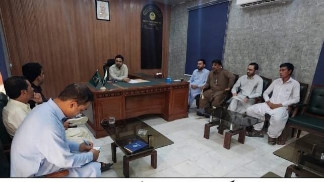 Tump: Deputy Commissioner Barkat Ali Baloch ki zer-e-sadarat District Health Committee ka ijlas, tibbi marakiz mein ghaflat naqabil-e-bardasht
