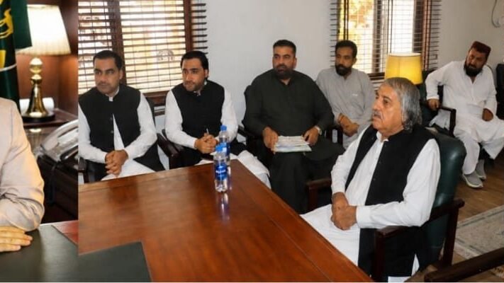 Commissioner Quetta Shahzeb Kakar ka Corporation ke khokhon ke karaya daaron ko ek hafte mein adaigi schedule dene ka hukum