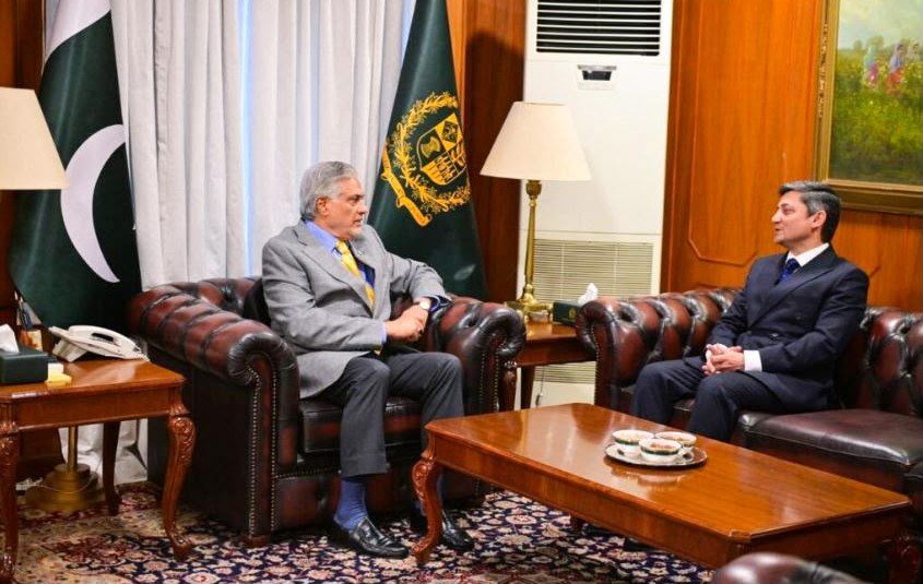 Wazir-e-kharija Ishaq Dar se Switzerland mein Pakistan ke safeer Marghoob Butt ki mulaqat