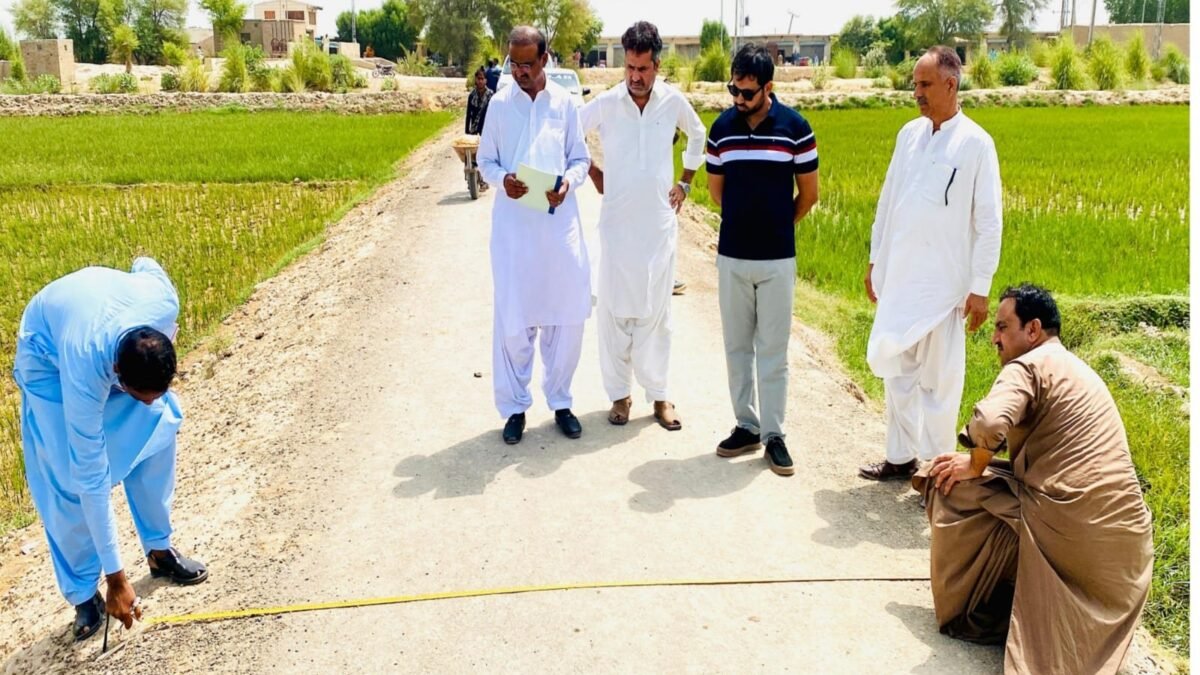 Naseerabad: Deputy Commissioner Virender Lal ka black top sarkon, RHC Bahram Khan Bulaidi aur schoolon ke mansoobon ka moaina
