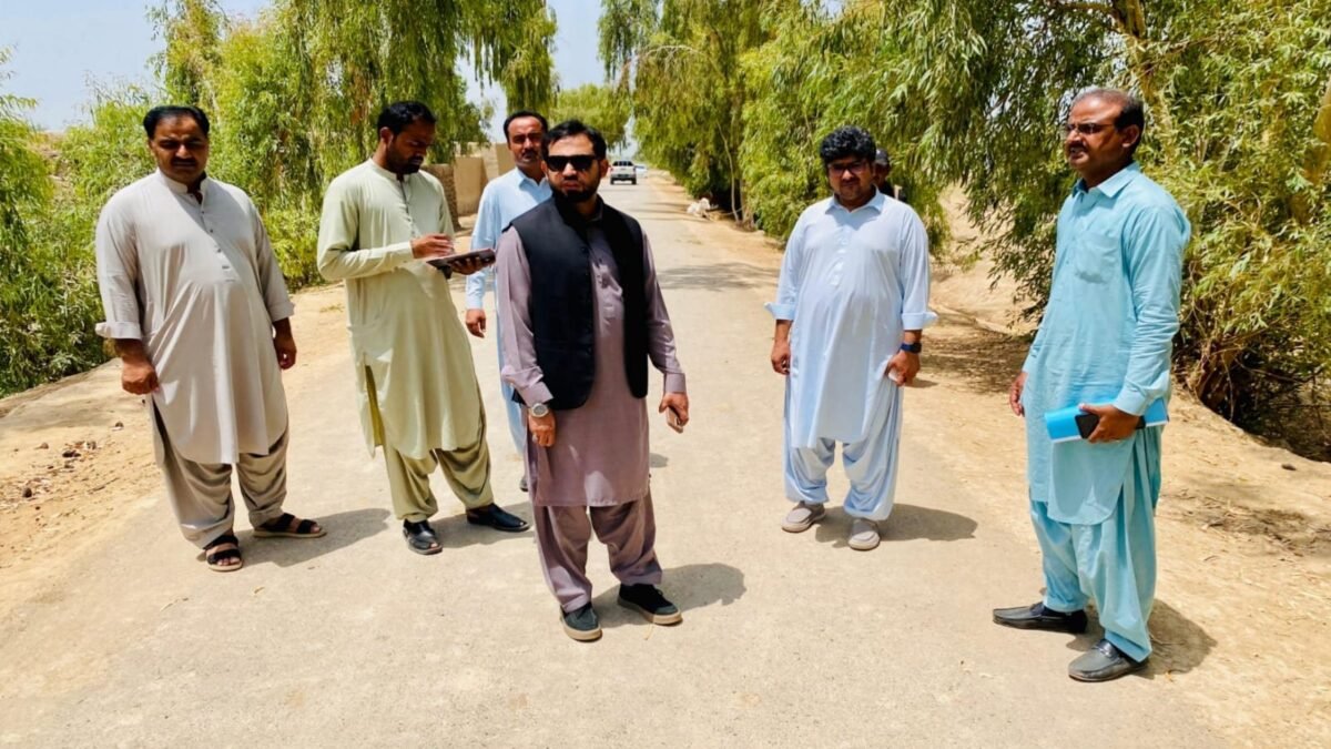 Deputy Commissioner Naseerabad Virender Lal ka black top sarkon aur school projects ka moayena, tameeraati miyar yaqeeni banane ki hidayat