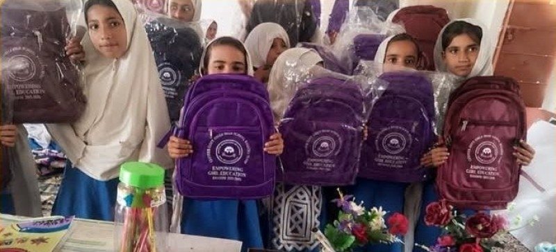 Tump: Government Girls Primary School Shumali Rodbin mein salana cluster ke tahat talibat mein tadrisi saman taqseem