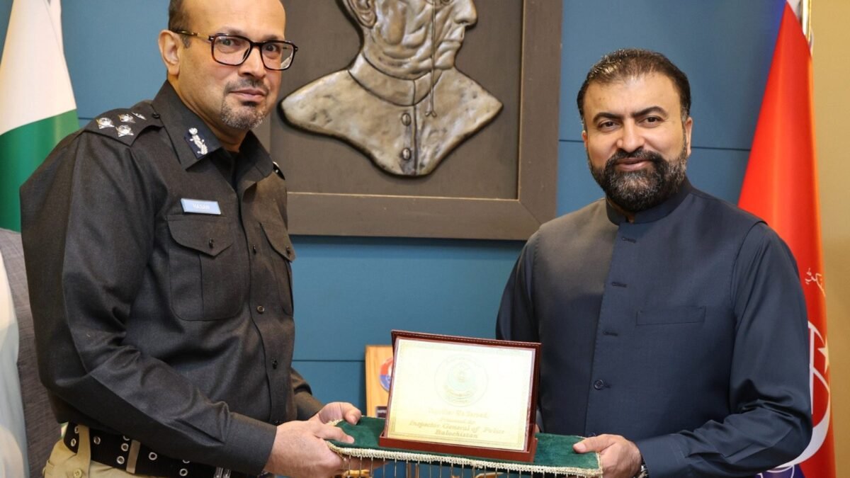 Chief Minister Sarfraz Bugti ka tabadla hone wale DIG Headquarters Hassan Asad Alvi ke liye Letter of Appreciation ka elan