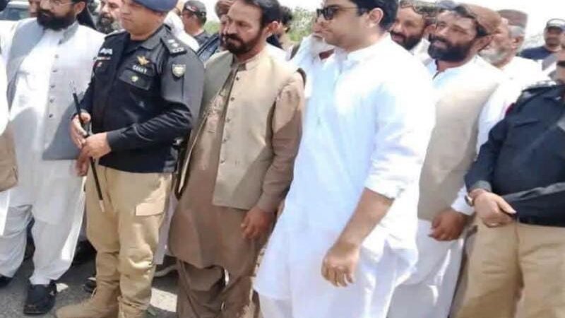 Loralai: Youm-e-Shuhada par shaheed Inspector Jandar Shabozai ke ghar taqreeb, Dosarka thana un ke naam se mansoob