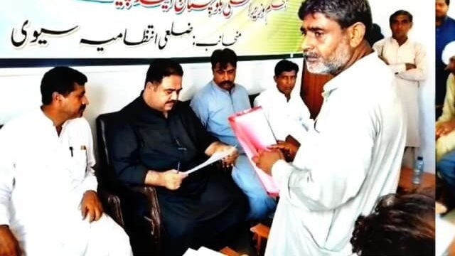 Bakhtiyarabad mein Assistant Commissioner Mir Bahadur Khan Bangulzai ki Khuli Kachehri, pani, bijli aur Sehat ke masail pesh