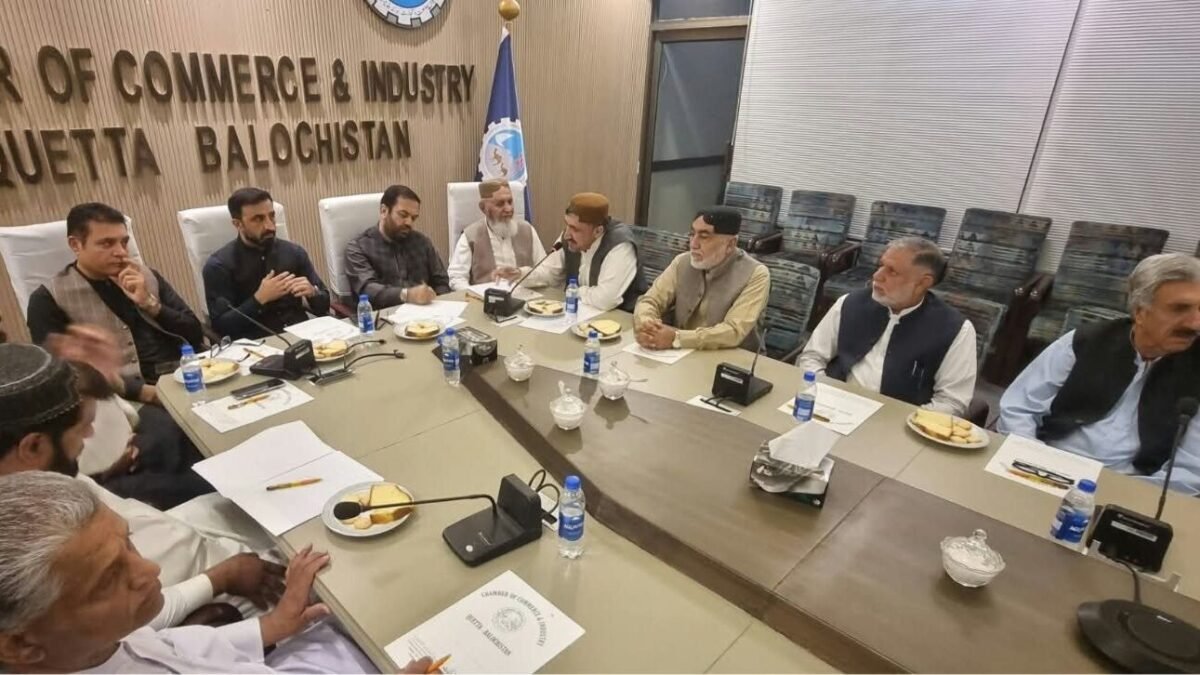 Quetta mein building codes ki khilaf warzi ki ijazat nahin: Administrator Metropolitan Bashir Ahmed Barech ka Chamber of Commerce ka daura
