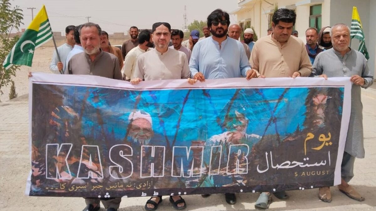Surab mein Additional Deputy Commissioner Salman Ali Bulaidi ki qayadat mein Youm-e-Istehsal-e-Kashmir yakjehti rally