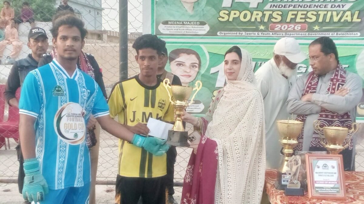 Lasbela Sports Festival ikhtitam pazeer: DC Humaira Baloch aur SSP Najeebullah Pandrani ne fatehin ko trophies deen