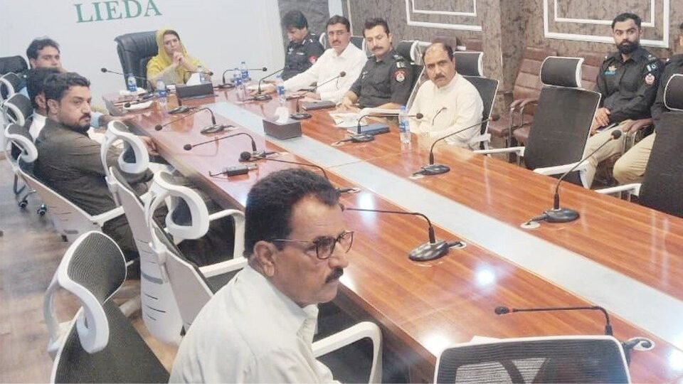 Hub Master Plan aur Safe City project: Commissioner Lasbela Saira Atta ka tarqiyati kaam na rukne dene ka hukm