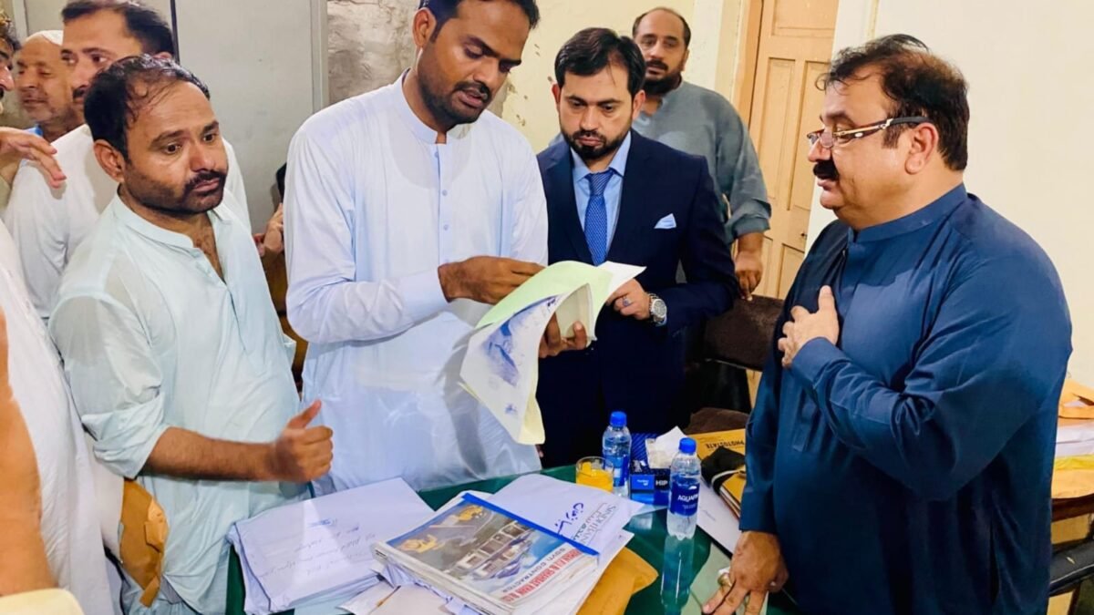 Naseerabad: Sarkari imaraton mein solar system ke mansoobe, DC Virender Lal ka tender process ka jaiza