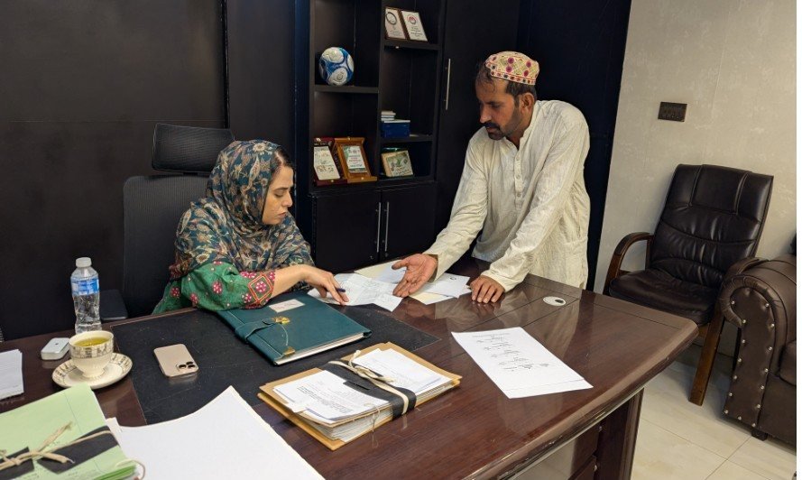 Deputy Commissioner Kalat Engineer Ayesha Zehri se Chairman Municipal Committee ki mulaqat, daftari staff ka taarufi ijlas