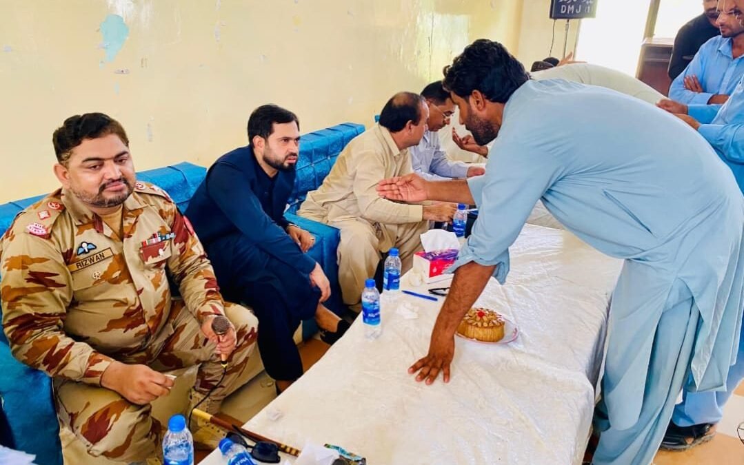 Naseerabad mein Deputy Commissioner Virender Lal ki Khuli Kachehri; zaid nirkh par khaad bechne wali teen dukanein seal