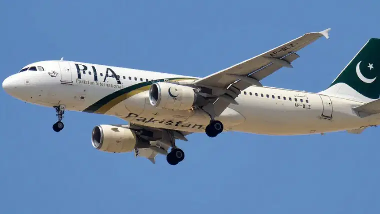 PIA ki Jeddah pahunchne wali flight mein aag ki ittela par musafiron ka hangami akhraj