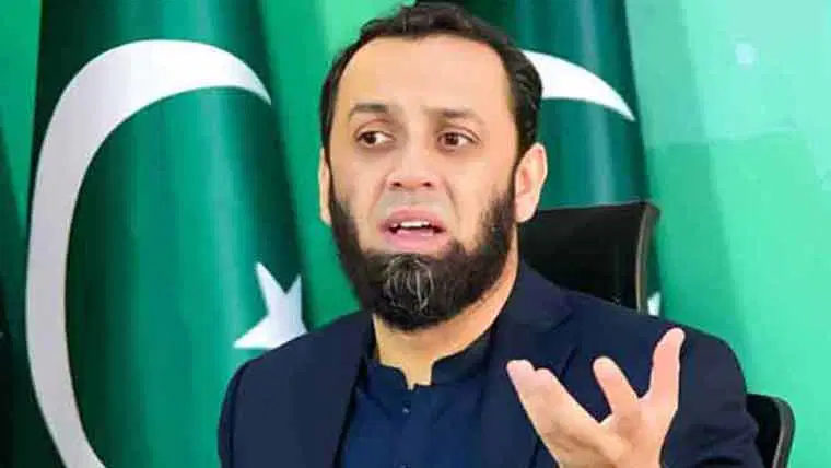 Junaid Akbar ka bayan afra-tafri aur tabahi ke irade ko zahir karta hai: Attaullah Tarar
