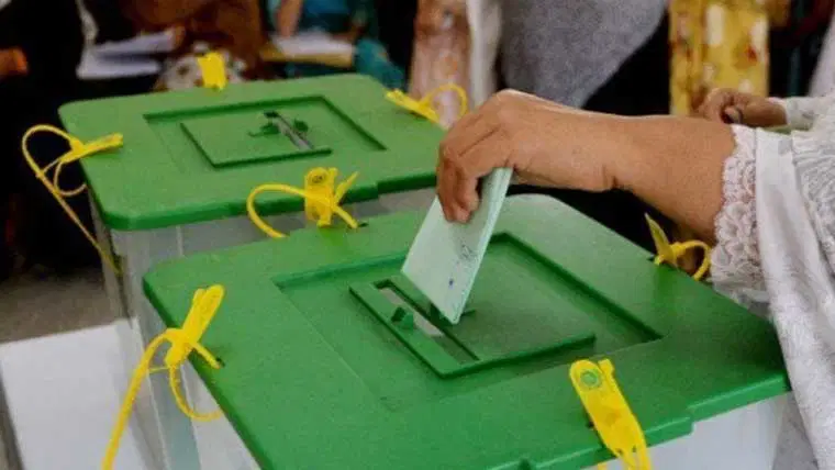 Bahawalpur: NA-168 zimni intikhab keliye polling jari, 20 umeedwar maidan mein