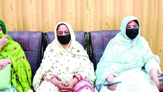 Deputy Commissioner Khuzdar Abdul Razzaq Sasoli ka Girls Degree College ka achanak daura, hazri aur tadrisi amal ka jaiza