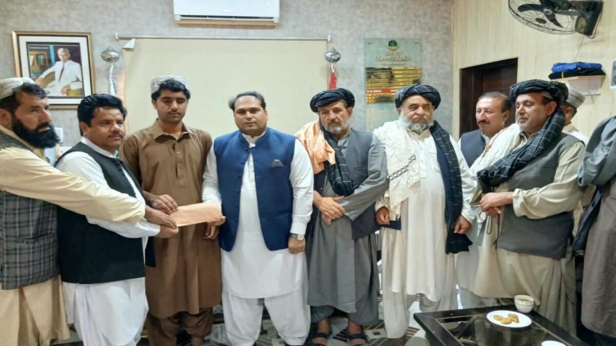 Qila Abdullah: Shaheed ASI Saadullah Khan ke lawahiqeen ko Shuhada Package ke tahat aik crore 22 lakh ka cheque