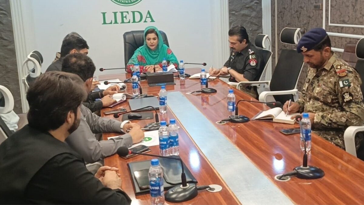 Hub: Commissioner Lasbela Saira Ata ka Insidad-e-Smuggling ijlas, diesel aur Indian chhaliya ki smuggling par zero tolerance