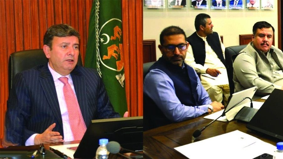 Chief Secretary Shakeel Qadir Khan ki Commissioners Conference: ghair qanooni nakon aur giran farooshi ke khilaf karrawai ka hukm