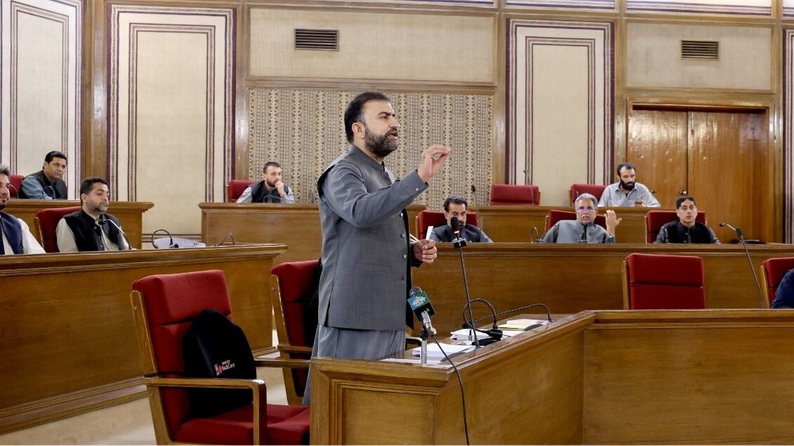Sarfraz Bugti ka Balochistan Assembly mein khitab: Civil military balance nagazeer, nijee amlaak Dehshatgardon ko istemal na karne den
