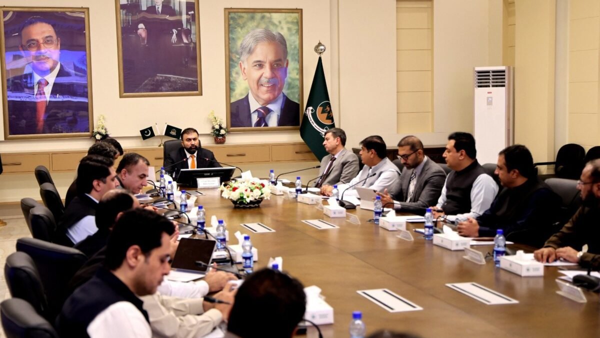 Secretaries Committee ijlas: Naukri biki to koi wazir bachega na secretary, Chief Minister Sarfraz Bugti