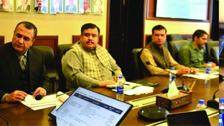 Chief Secretary Balochistan Shakeel Qadir Khan ko secretaries ki do salah karkardagi report, digitisation par zor