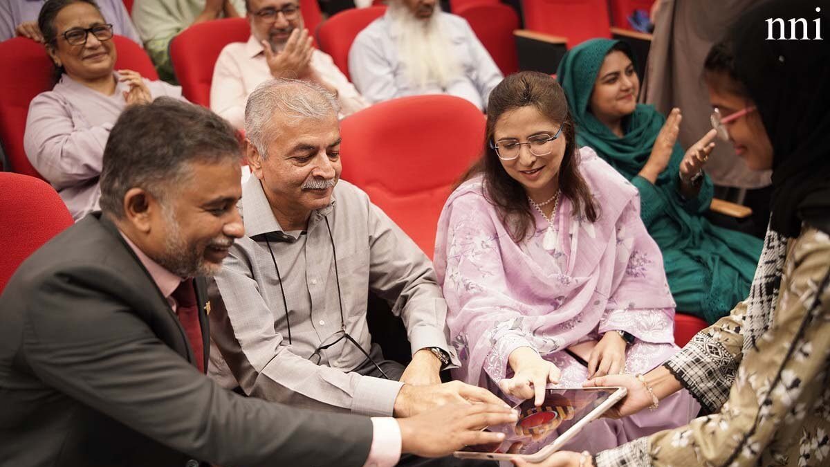 JSMU ke talba ne chhe zabanon mein tibbi tareekh lene ki handbook tayyar kar li