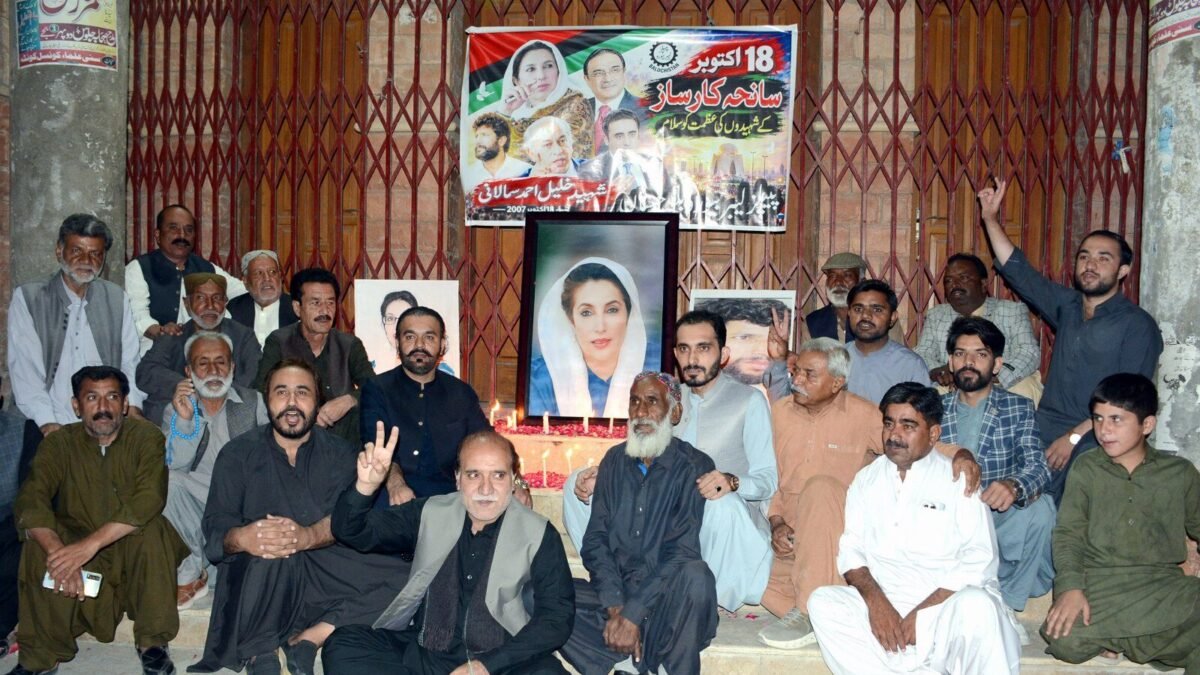 Quetta: Saniha Karsaz ke shuhada ki yaad mein Press Club ke samne shamein roshan