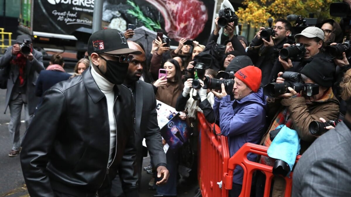 Chris Brown ko London night club hamle par mutal saza suna di gayi