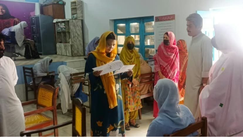 Assistant Commissioner Usta Muhammad ka ALP imtehani markaz ka daura, computer aur silai kadhai ke imtehanat ka jaiza