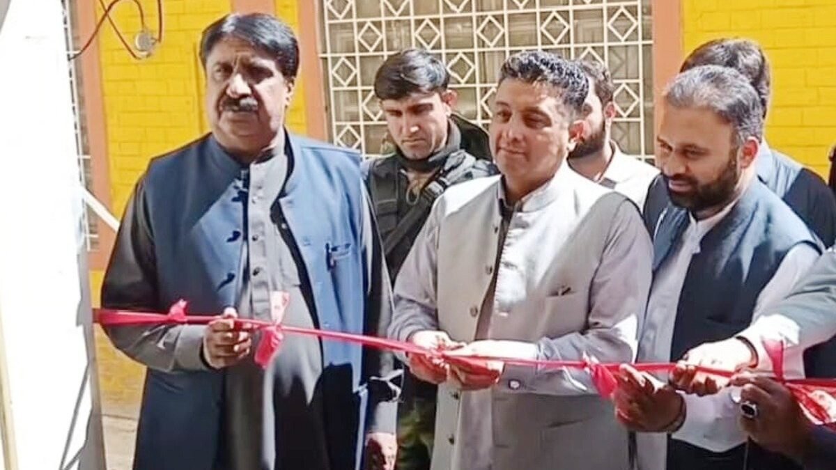 DHQ Hospital Ziarat mein dialysis service ka aghaz, Deputy Commissioner Abdul Quddus Achakzai ne machine ka iftitah kiya