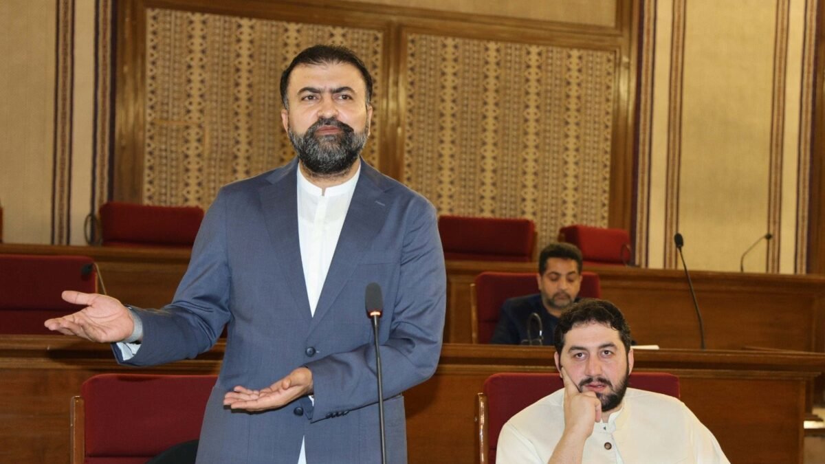 Balochistan Assembly mein baldiyati ikhtiyarat nichli satah tak muntaqil karne ki qarardad manzoor