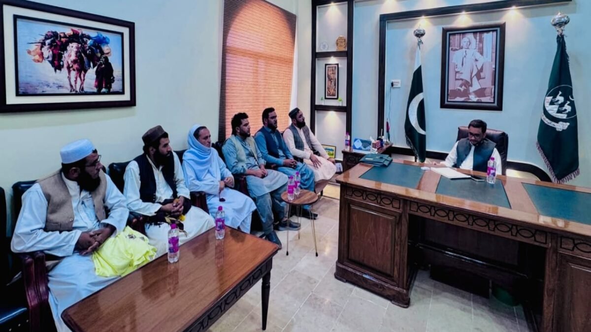 Deputy Commissioner Chaman Habib Ahmed Bangulzai se All Iqra Private Schools Organization ke wafd ki mulaqat