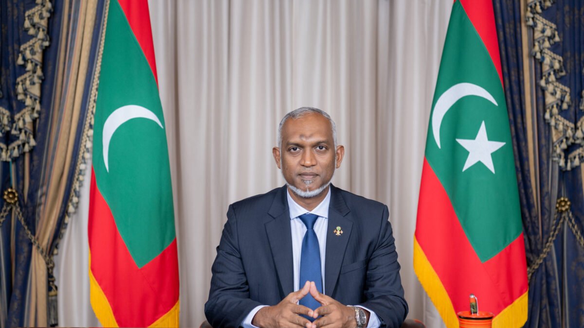 Maldives ke sadr Dr Muhammad Muizzu teen roza sarkari daure par Islamabad pahunch gaye