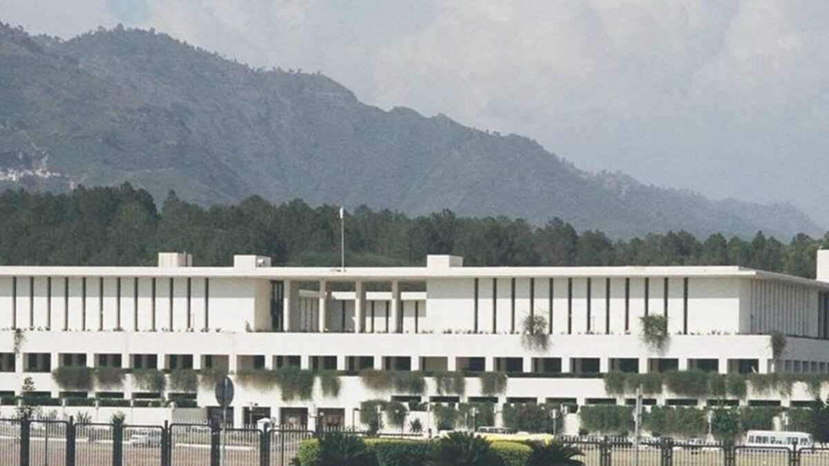Afghan Taliban hukumat dehshatgard groohon ke khilaf qabil-e-tasdeeq iqdamat kare: Wizarat-e-Itelaat