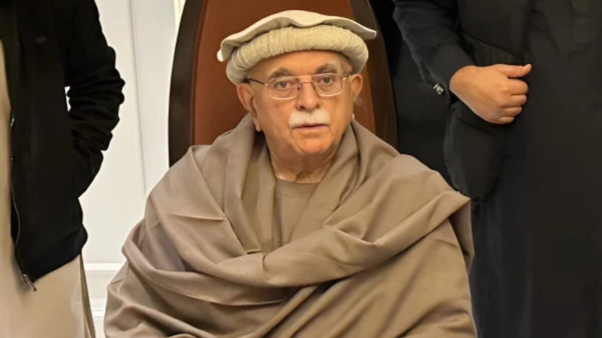 Imran Khan ko tanha na chhorne ka elan, bamaani muzakrat ke liye ghair mashroot amadgi: Mahmood Khan Achakzai